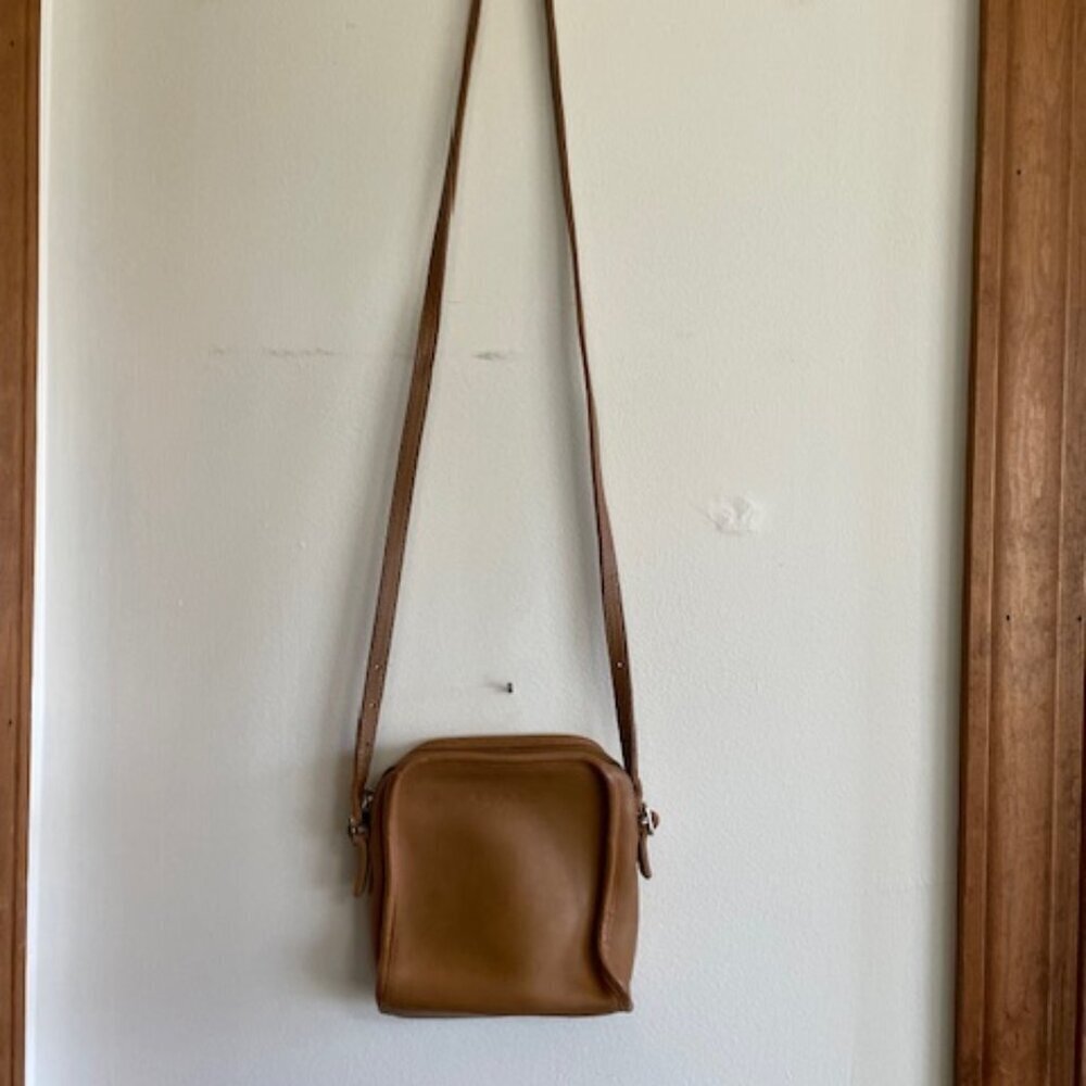 COACH Vintage British Tan Classic Kit Camera Crossbody Purse - Picture 4 of 16